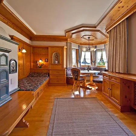 Rauchenwalderhof Szálloda 3*