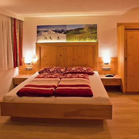 Rauchenwalderhof Szálloda 3*